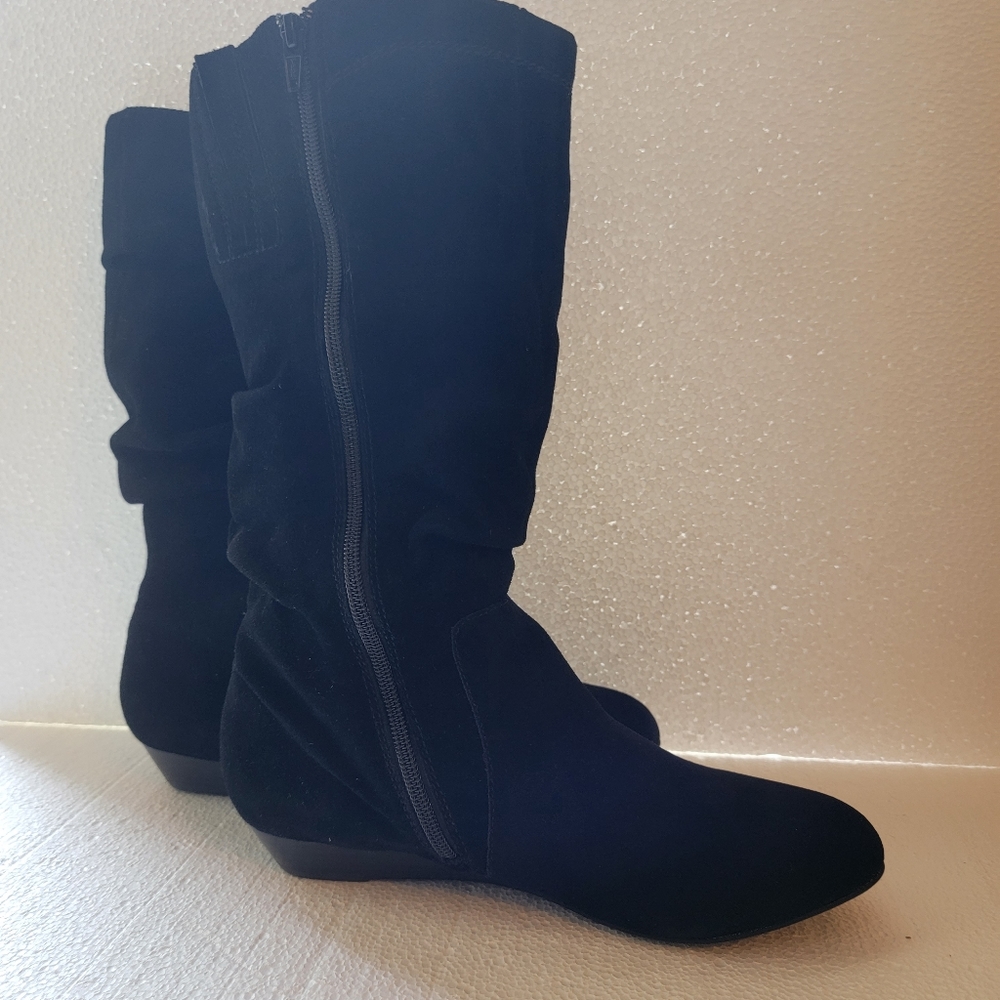 36. Array Black Boots 8M
